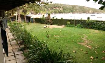 Imagem 5: Casa é pé na areia com 6 quartos e foi construída em um terreno de 1.521 metros