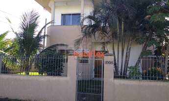 Imagem: Casa a venda com 4 quartos e amplo quintal