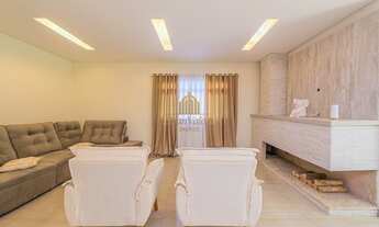 Imagem 5: Em condomínio com 03 suítes, 05 banheiros, piscina e semimobiliada