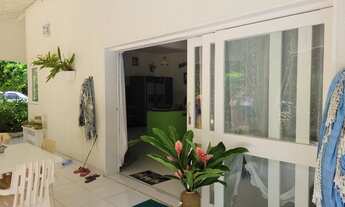 Imagem 6: Casa térrea no condomínio Casa Grande de Aldeia, com boa parte da mobília