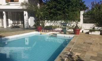 Imagem 2: Linda casa em rua fechada com piscina e quadra de squash e sauna