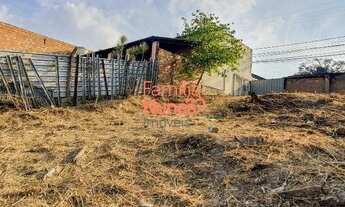 Imagem: Lote limpo em rua central, próximo a Igreja