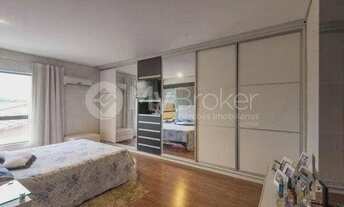 Imagem 3: Casa para venda com 200 metros quadrados com 5 quartos