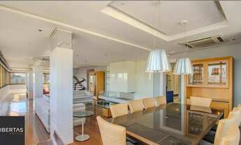 Imagem 3: Cobertura semimobiliada de alto padrão com 600 m² conta com seis suítes, nove ba