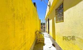 Imagem 4: Casa em Porto Alegre, no bairro Jardim Itu, com 2 dormitório(s), e 2 banheiros, à venda