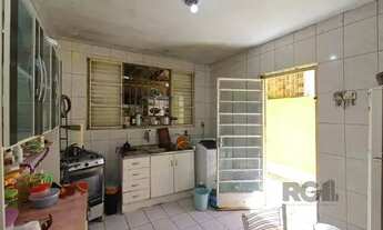 Imagem 6: Casa em Porto Alegre, no bairro Jardim Itu, com 2 dormitório(s), e 2 banheiros, à venda