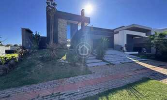 Imagem 2: SOBRADO COM 4 SUITS