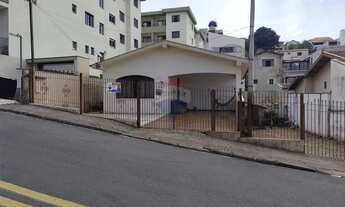 Imagem 2: Casa a venda de 171 m2, 3 quartos, 10 vagas e piscina - Centro -Lindoia