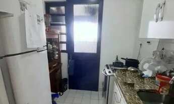 Imagem 6: Apartamento em Porto Alegre, no bairro Glória, com 2 dormitório(s), e 2 banheiro