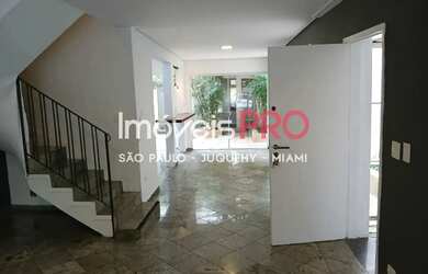 Imagem 5: Casa semi-isolada, com quintal em L, área de lazer com churrasqueira