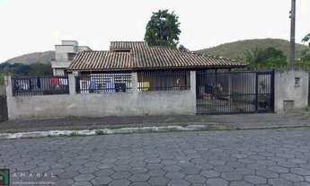 Imagem 6: Casa de madeira com um terreno com tamanho diferenciado