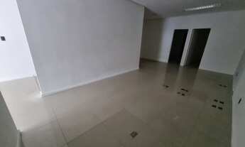 Imagem 2: Prédio com 185m, excelente localização em Nazaré!