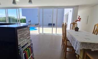 Imagem 7: Casa de condomínio para venda possui 385m2 metros com 4 suítes sendo uma master com closet