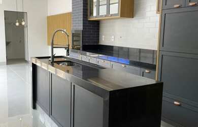 Imagem 2: Vende casa na PLANTA com Três suítes e Piscina no Jardim Atlântico