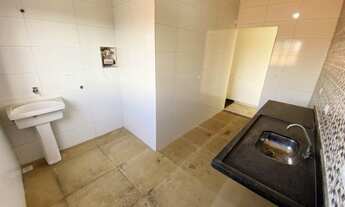 Imagem 4: Sobreposta Alta com 2 Dormitórios em Condomínio na Vila Tupi, Primeira Casa com Sacada