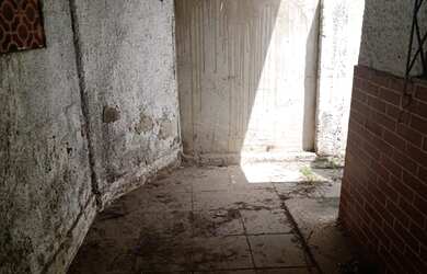 Imagem 4: Residência precisando de reforma, sala, 02 quarto, cozinha, banheiro, quintal.<br>Lo