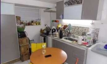 Imagem 3: Apartamento tipo Studio, com sala e cozinha integrada no primeiro andar, pé direito alto