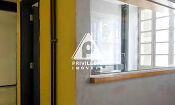 Imagem 6: Casa de rua duplex à venda, original 6 quartos com suíte, 2 salas, terraço, área externa