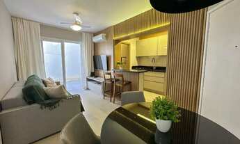 Imagem 2: Apartamento a venda mobiliado e decorado, junto a praças de lazer e a poucos metros do mar