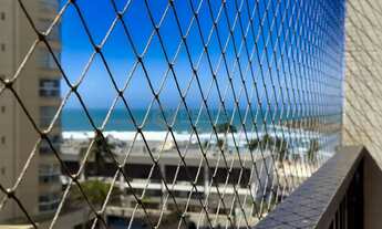 Imagem 2: Apartamento com varanda e vista mar na quadra-mar da Praia das Pitangueiras, Guaruja