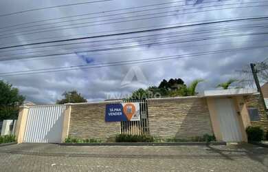 Imagem: Casa Ampla com Piscina Aquecida à Venda