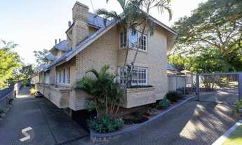 Imagem 2: Casa Condominio para Venda - 322.88m², 3 dormitórios, sendo 1 suites, 4 vagas - Jardim Isa