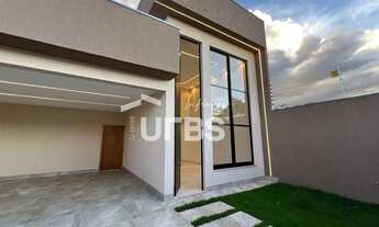 Imagem 2: Casa à venda no Setor Garavelo 3 suítes, área gourmet e piscina aquecida, próxima ao Jard