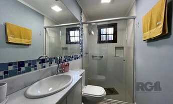 Imagem 7: Casa avulsa em Atlântida, totalmente reformada, com 5 dormitórios , duas suítes, pátio arb