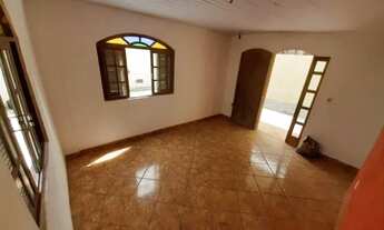 Imagem 4: Casa com Amplo Quintal - terreno de 360 m² - Próximo a Comércios do Bairro