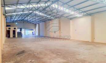 Imagem 5: Barracão central c/ estacionamento