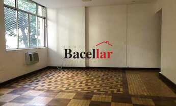 Imagem 2: APARTAMENTO EM RUA NOBRE, PLANTA DIFERENCIADA, 01 POR ANDAR. IMPERDÍVEL!!