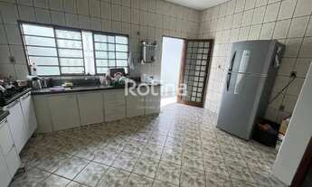 Imagem 6: Casa para alugar, 3 quartos, 1 suíte, 2 vagas, Jardim Patrícia - Uberlândia/MG - R$ 2.000