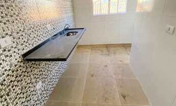 Imagem 3: Sobreposta Alta com 2 Dormitórios em Condomínio na Vila Tupi, Primeira Casa com Sacada