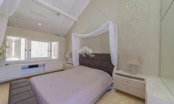 Imagem 2: Casa em Condomínio com 4 quartos_ 3 vagas e 259m2 para vender por R$ 2.185.000,00