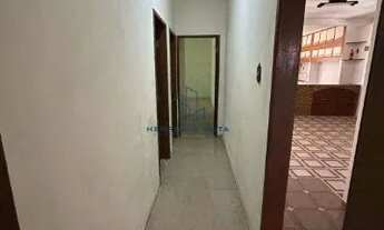 Imagem 3: Casa à Venda com 7 Quartos, 4 Banheiros e Cozinha Externa - Perto de Tudo