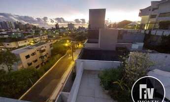 Imagem 2: Casa Mobiliada com 5 Dormitórios á Venda na Praia dos Amores em Balneário Camboriú/SC