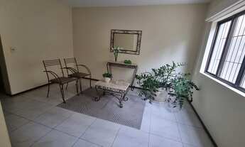 Imagem 2: Apartamento para venda tem 221 metros quadrados com 3 quartos em Centro - Florianópolis