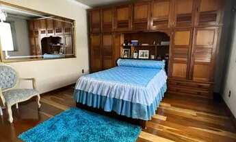 Imagem 2: CASA COM 3 QUARTOS, 3 ANDARES, 2 VAGAS NO CENTRO