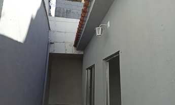 Imagem 2: Casa de condomínio térrea com 02 quartos e próxima da Praça do Valqueire e do principal co