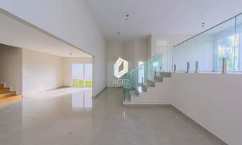 Imagem 7: Linda Casa em Condomínio fechado com 4 Quartos e 4 banheiros à Venda