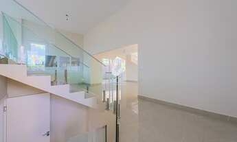 Imagem 3: Linda Casa em Condomínio fechado com 4 Quartos e 4 banheiros à Venda