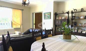 Imagem 7: Casa com 224 m², 6 dormitórios e 2 vagas localizada no bairro Vila Ipiranga - Porto Alegr