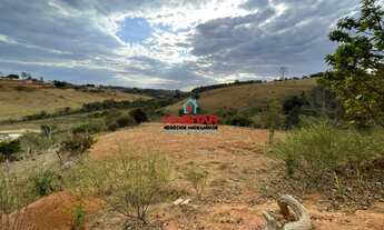 Imagem: Sítio de 17.500 m² com água nos fundos