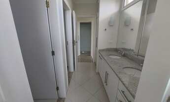 Imagem 6: Casa de condomínio para aluguel possui 280 metros quadrados com 4 quartos