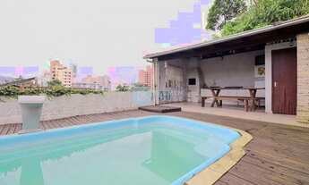 Imagem: Casa térrea com piscina e área de festas