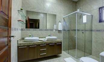 Imagem 6: ALUGO POR TEMPORADA - Mansão Vista Mar-35 Pessoas-8 Suítes AR/TV/BOX/Água Quente-Próxima B