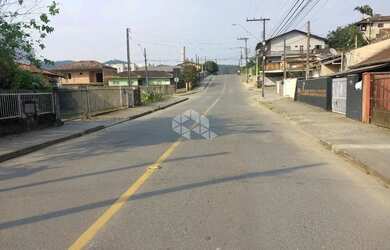 Imagem 5: Casa de alvenaria com rua asfaltada em ótima localização no parque guarani