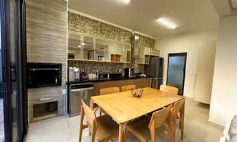 Imagem 2: Sobrado com piscina, fotovoltaico 4 dormitórios