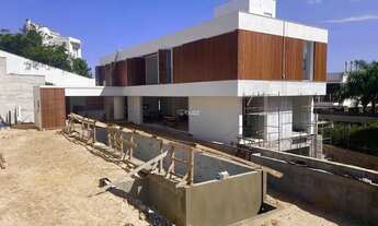 Imagem 2: Casa de Altíssimo Padrão em Condomínio Fechado