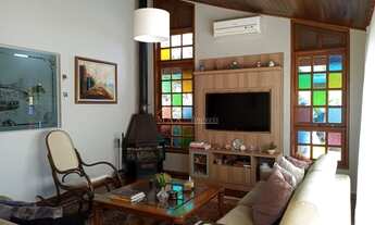 Imagem: Casa de 04 dormitórios em Condomínio Fechado